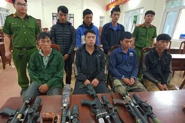 Bắt giữ 7 đối tượng mang theo 4 khẩu súng vào rừng săn bắn