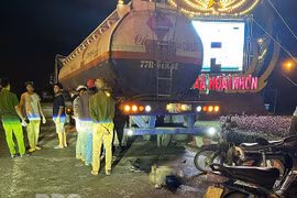 Bình Định: Tông vào đuôi xe đầu kéo dẫn đến tử vong