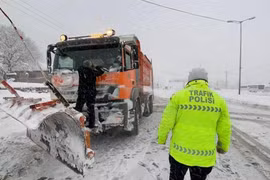 Bão tuyết lịch sử phong tỏa hơn 2.000 tuyến đường tại Thổ Nhĩ Kỳ 