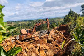 Hiện trường vụ khai thác đá trái phép tại làng Tơ Dră, xã Bar Măih. Ảnh: L.N