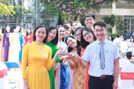 Bỏ thi thăng hạng giáo viên từ tháng 12