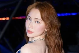 Pháo lật đổ Hòa Minzy