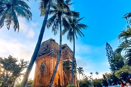 Chiêm ngưỡng vẻ đẹp tháp Chăm gần nghìn năm ở Quy Nhơn