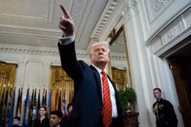 Tổng thống Mỹ Donald Trump áp thuế 25% đối với ô tô nhập khẩu 