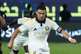 Ronaldo tiến gần cột mốc 1.000 bàn thắng, làm rõ tương lai với Al Nassr