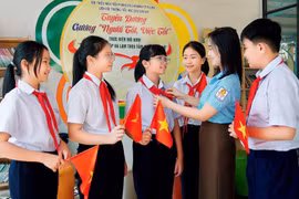 Học sinh Trường Tiểu học Chu Văn An (phường Tây Sơn, TP. Pleiku) tích cực tham gia mô hình “Chúng em học tập và làm theo tấm gương Bác Hồ”. Ảnh: Đ.T