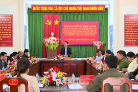 Phó Bí thư Tỉnh ủy Nguyễn Ngọc Lương kiểm tra công tác chuẩn bị bầu cử tại Phù Mỹ Nam.