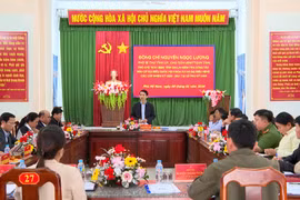 Phó Bí thư Tỉnh ủy Nguyễn Ngọc Lương kiểm tra công tác chuẩn bị bầu cử tại Phù Mỹ Nam.