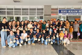 Nhóm Bếp Thiện Nguyện Gia Lai trao 400 suất điểm tâm cho bệnh nhi