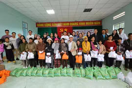 Trao hơn 950 phần quà cho người dân xã Đak Sơ Mei