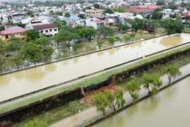 Đoạn tường Hoàng thành Huế đổ sập sau 3 đợt lũ lụt