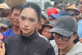 Nghệ sĩ lên đường đi cứu trợ vùng lũ