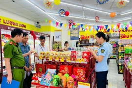 Điểm tin trưa: Siết chặt an toàn thực phẩm dịp Tết và lễ hội đầu năm