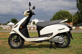 Suzuki e-Access trình làng: Xe máy điện 55 triệu đồng, phạm vi 95 km cho mỗi lần sạc