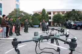 Bộ CHQS tỉnh đã tiếp nhận và vận hành thử 2 thiết bị bay không người lái phục vụ vận chuyển, tiếp tế.