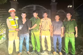 Lực lượng Cảnh sát giao thông phối hợp Công an xã Đak Pơ bắt quả tang Nguyễn Đức Tín khi đang tàng trữ trái phép chất ma túy.