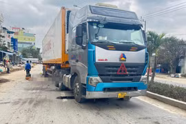 Vụ tai nạn nghiêm trọng xảy ra sáng 27-11 trên quốc lộ 1 qua phường Quy Nhơn Bắc, tỉnh Gia Lai khiến người đàn ông tử vong tại chỗ.