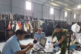 Lực lượng Quản lý thị trường và Công an kiểm tra địa điểm kinh doanh của Công ty TNHH Một thành viên L.T.