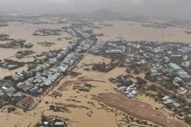 Nhiều khu vực tại phường Quy Nhơn Đông bị ngập sâu trong nước lũ.