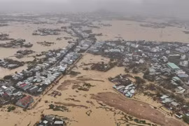 Nhiều khu vực tại phường Quy Nhơn Đông bị ngập sâu trong nước lũ.