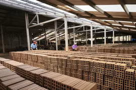 Ðồng lòng chung sức, vững bước đi lên