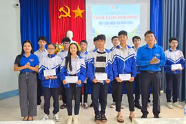 Đồng hành cùng sĩ tử