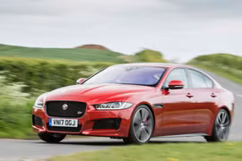 Jaguar XE S: Sedan thể thao đậm cá tính Anh quốc, giá từ 3,6 tỷ đồng