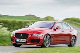 Jaguar XE S: Sedan thể thao đậm cá tính Anh quốc, giá từ 3,6 tỷ đồng