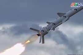 Ukraine mở cuộc tấn công táo bạo vào Nga bằng tên lửa hành trình