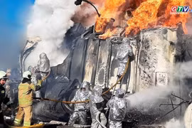 Nga dội mưa bom khắp Ukraine: 5 người chết, 37 người bị thương