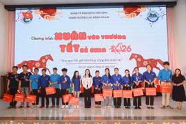 Trường Cao đẳng Gia Lai trao quà Tết cho học sinh, sinh viên khó khăn