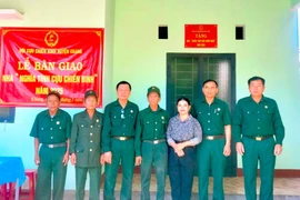 Kbang: Bàn giao nhà “Nghĩa tình cựu chiến binh” cho hội viên nghèo. Ảnh: Hữu Nở
