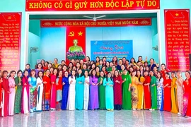 Đak Pơ: 115 cán bộ, hội viên phụ nữ trình diễn áo dài. Ảnh: Ngọc Minh