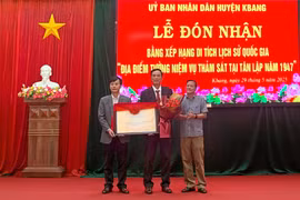 Kbang đón nhận bằng xếp hạng di tích lịch sử cấp quốc gia. Ảnh: Ngọc Minh