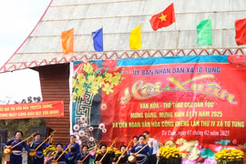 Ngân vang hát then, đàn tính trên quê hương Anh hùng Núp. Ảnh: Ngọc Minh