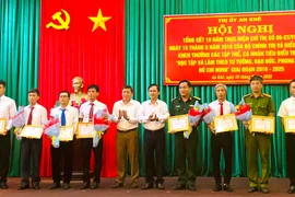 An Khê khen thưởng 18 tập thể, cá nhân xuất sắc trong học tập và làm theo tư tưởng, đạo đức, phong cách Hồ Chí Minh 