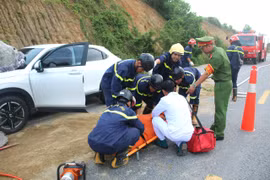 Thực tập phương án cứu nạn, cứu hộ sạt lở đất đá tại đường tránh thị xã An Khê. Ảnh: Hà Bắc