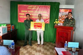 Trung đoàn Thông tin 29 bàn giao căn nhà đầu tiên trong “Chiến dịch Quang Trung”