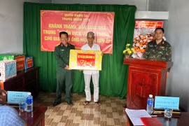 Trung đoàn Thông tin 29 bàn giao căn nhà đầu tiên trong “Chiến dịch Quang Trung”