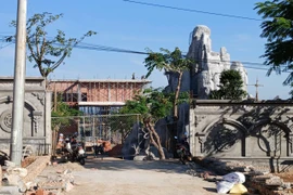 Xã Ia Hrú lập hồ sơ xử lý vi phạm lấn chiếm hành lang quốc lộ 25