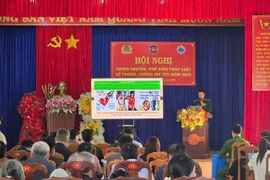 Tuyên truyền phòng, chống ma túy cho người dân ở xã Ia Nan và Ia Dom