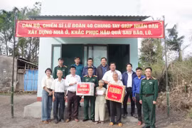 Lữ đoàn Pháo binh 40 bàn giao 4 căn nhà trong “Chiến dịch Quang Trung”