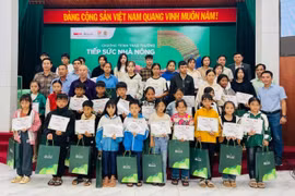 Trao thưởng “Tiếp sức nhà nông” cho 44 học sinh, sinh viên tại huyện Chư Sê