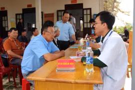 Công ty 74 khám bệnh, cấp thuốc cho gần 200 người dân