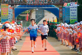 Sôi nổi bước chạy đồng hành “Vì bình yên biên giới”