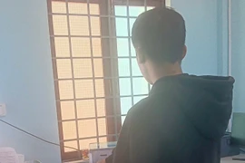 Lẻn vào nghĩa trang lấy trộm máy bơm nước
