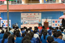 Trang bị kiến thức pháp luật về giao thông cho học sinh, sinh viên trước thềm năm học mới