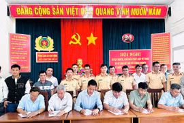 Gia Lai: Doanh nghiệp vận tải cam kết chấp hành pháp luật, ủng hộ 42 triệu đồng cho bà con nghèo học bằng lái xe máy