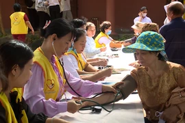 Hơn 500 người dân khó khăn xã Cát Tiến được khám bệnh miễn phí