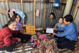 Thăm, tặng quà nạn nhân chất độc da cam tại xã Vân Canh